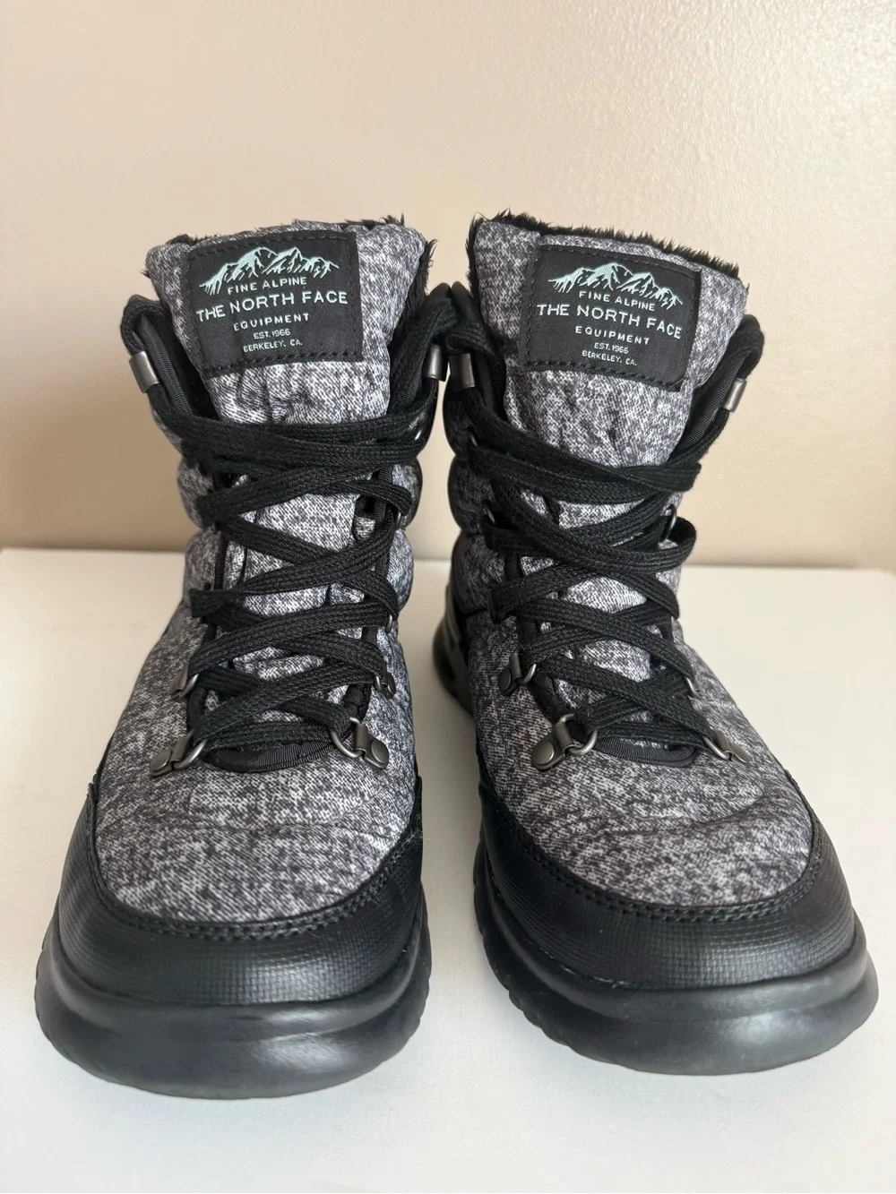 The North Face Women's ThermoBall Lace II Boot‎ Black Grey Puffer Lace-up Size 8